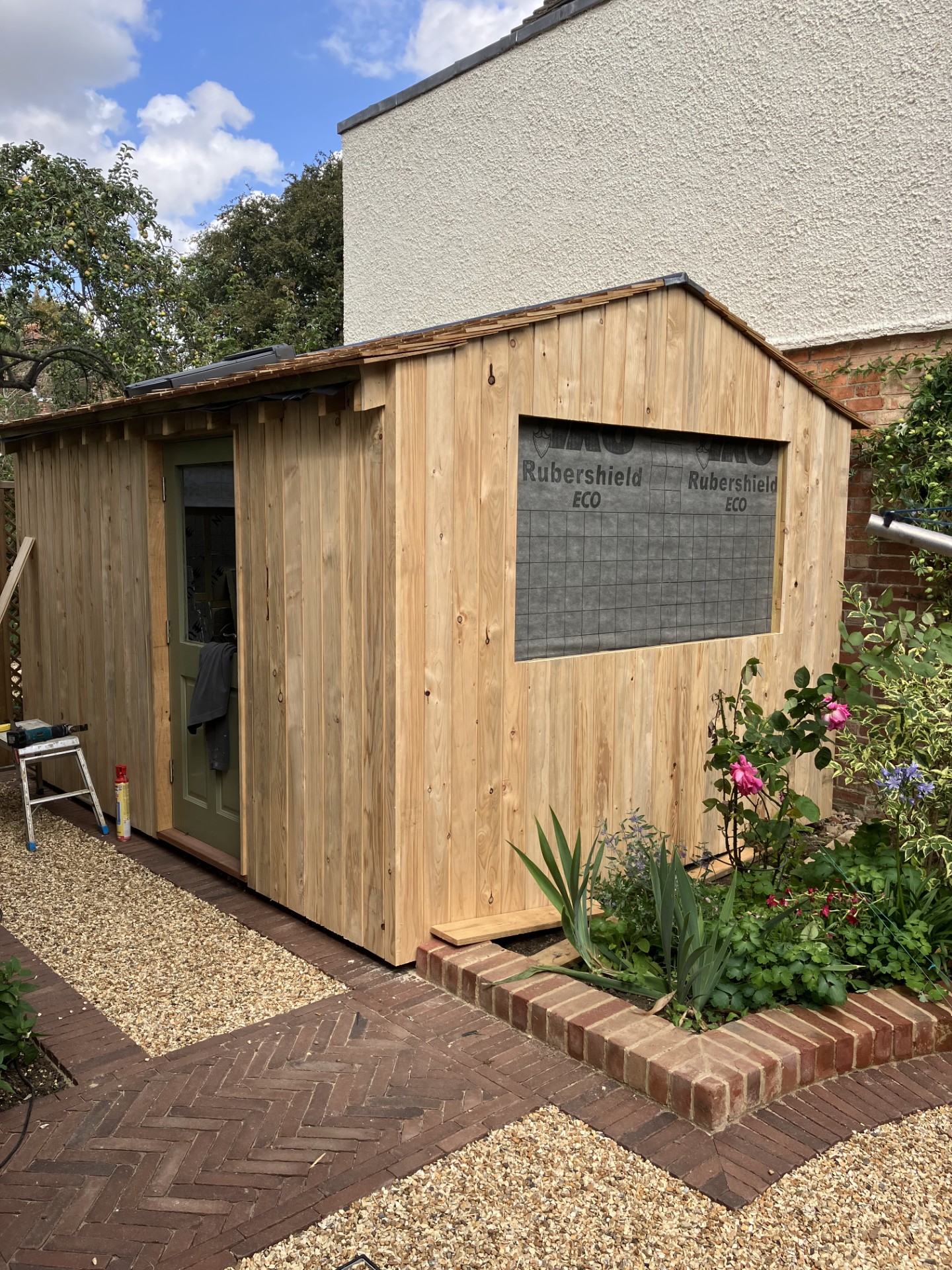 Vertical larch garden room